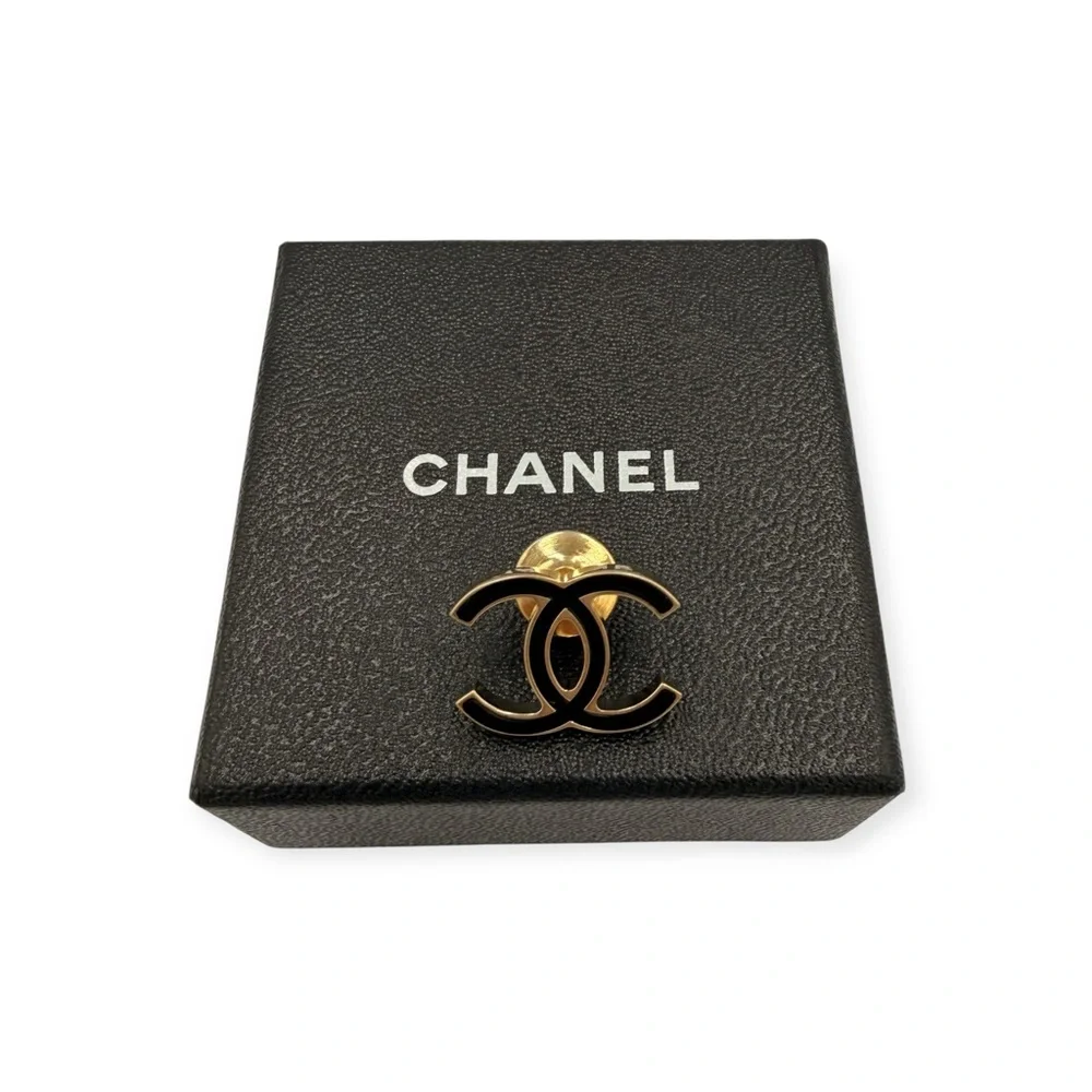Chanel CC Logo Brooch – Gold Tone & Black Enamel with Box + COA - Picture 7 of 11
